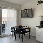 Aquavista - & Poolside Apartmán