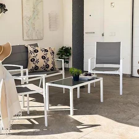 Aquavista - & Poolside Apartment