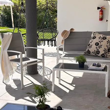 Aquavista - & Poolside *