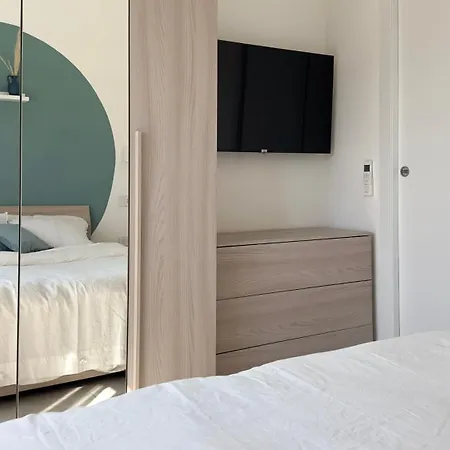 Aquavista - & Poolside Apartment *