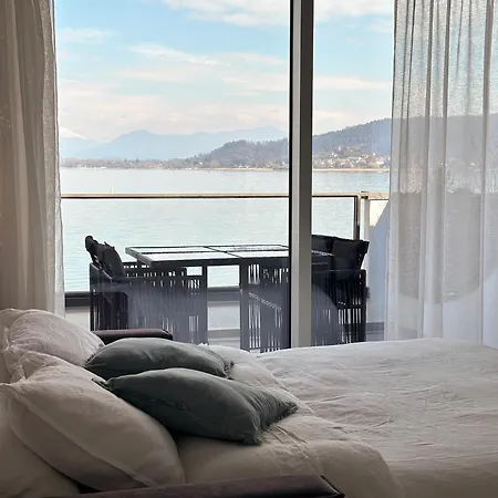 Aquavista - & Poolside Apartment